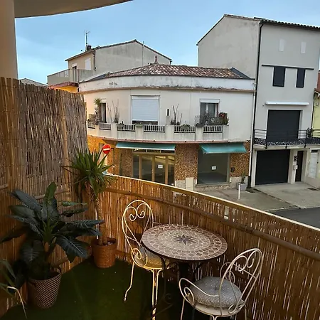 Appart hôtel Aronas-hebergements Climatises Rive Droite Plein Centre *
