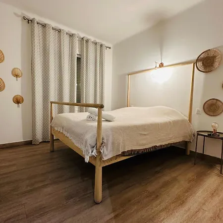 Appart hôtel Aronas-hebergements Climatises Rive Droite Plein Centre