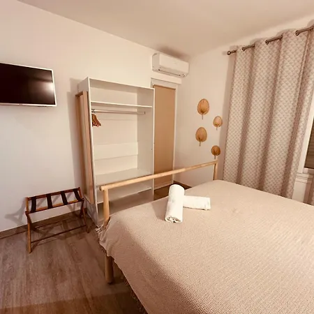 Aronas-hebergements Climatises Rive Droite Plein Centre Appart hôtel Le Grau-du-Roi