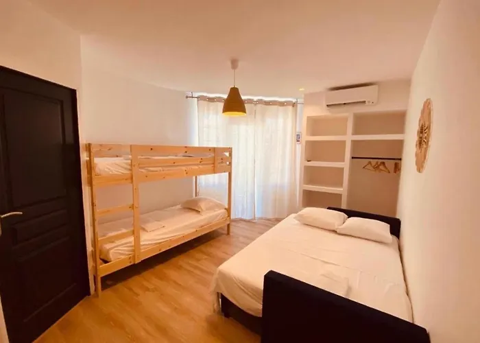 Aronas-hebergements Climatises Rive Droite Plein Centre